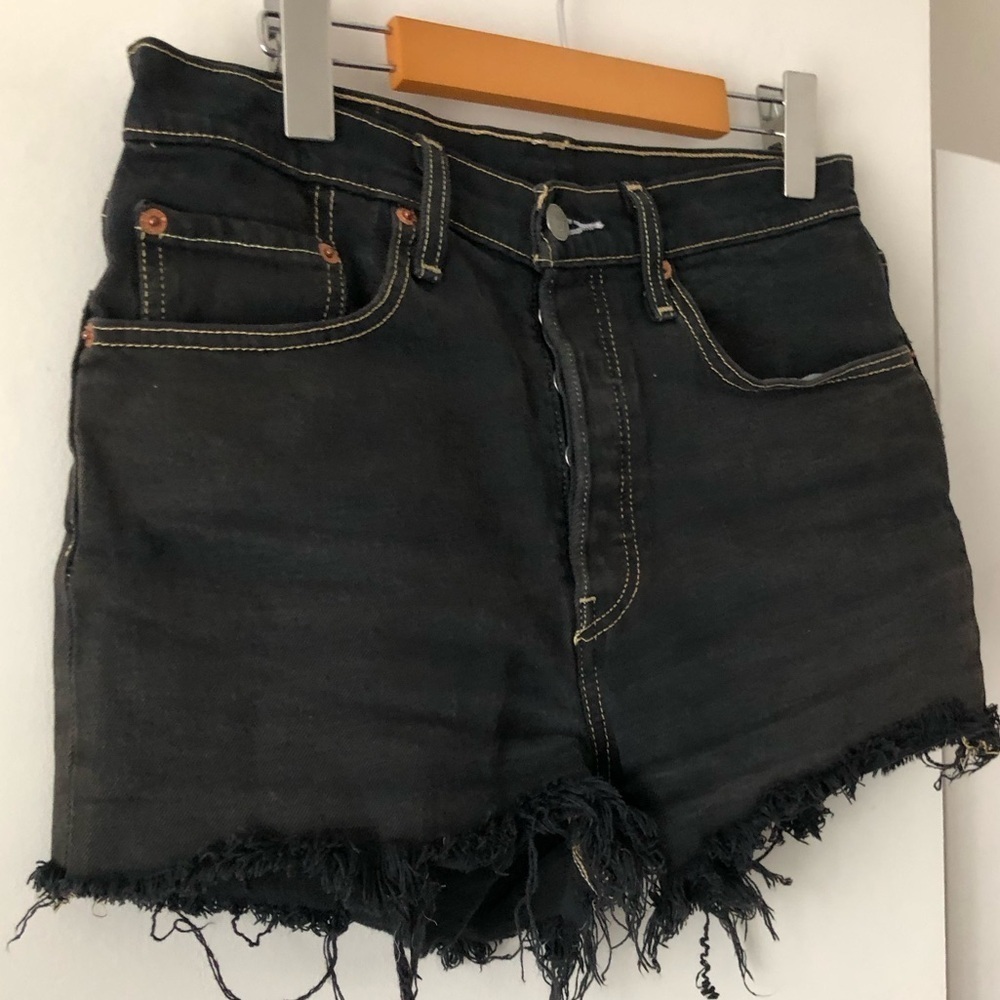 LEVIS 501 HIGH RISE DENIM SHORTS SIZE 27 WASHED BLACK/DARK GREY DENIM - Picture 3 of 10